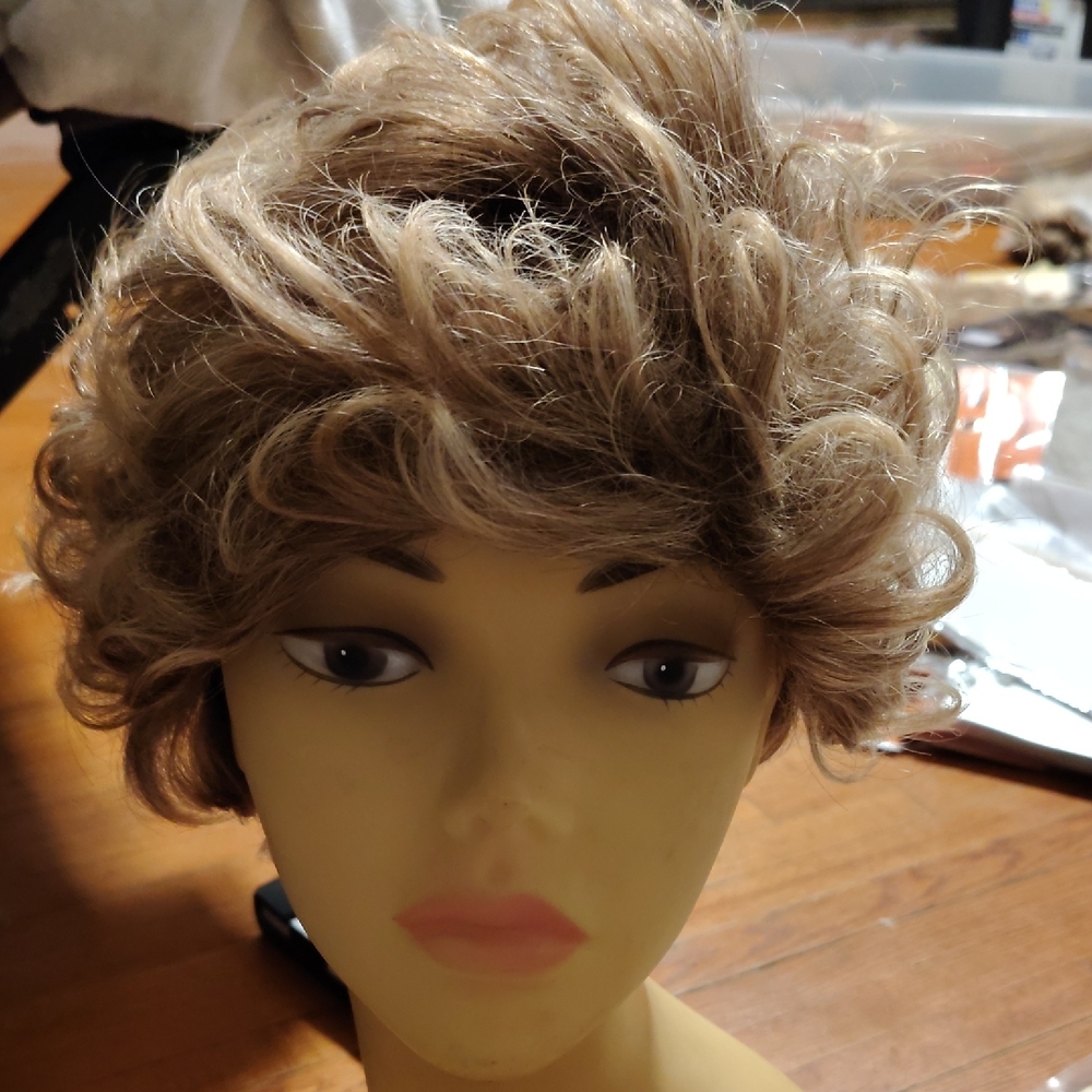 Stylish Curly Blonde Wig for Women